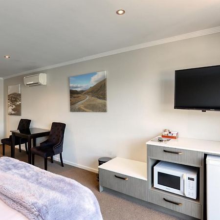 Marsden Lake Resort Central Otago Cromwell Dış mekan fotoğraf A typical motel room
