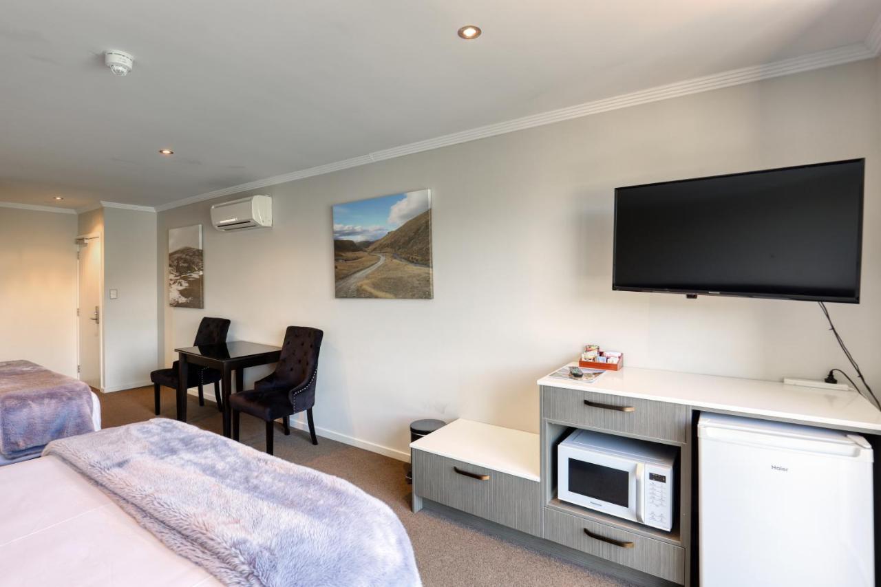 Marsden Lake Resort Central Otago Cromwell Dış mekan fotoğraf A typical motel room