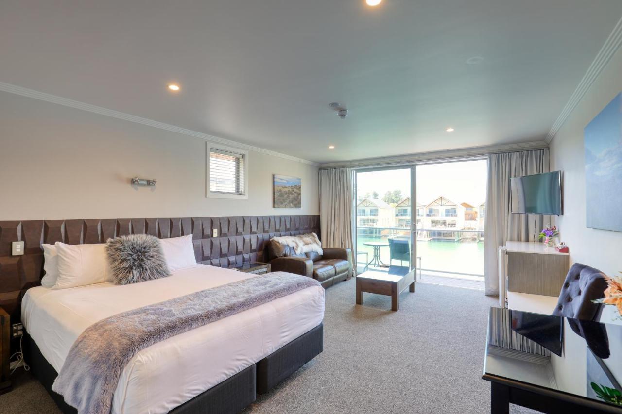 Marsden Lake Resort Central Otago Cromwell Dış mekan fotoğraf A typical hotel room