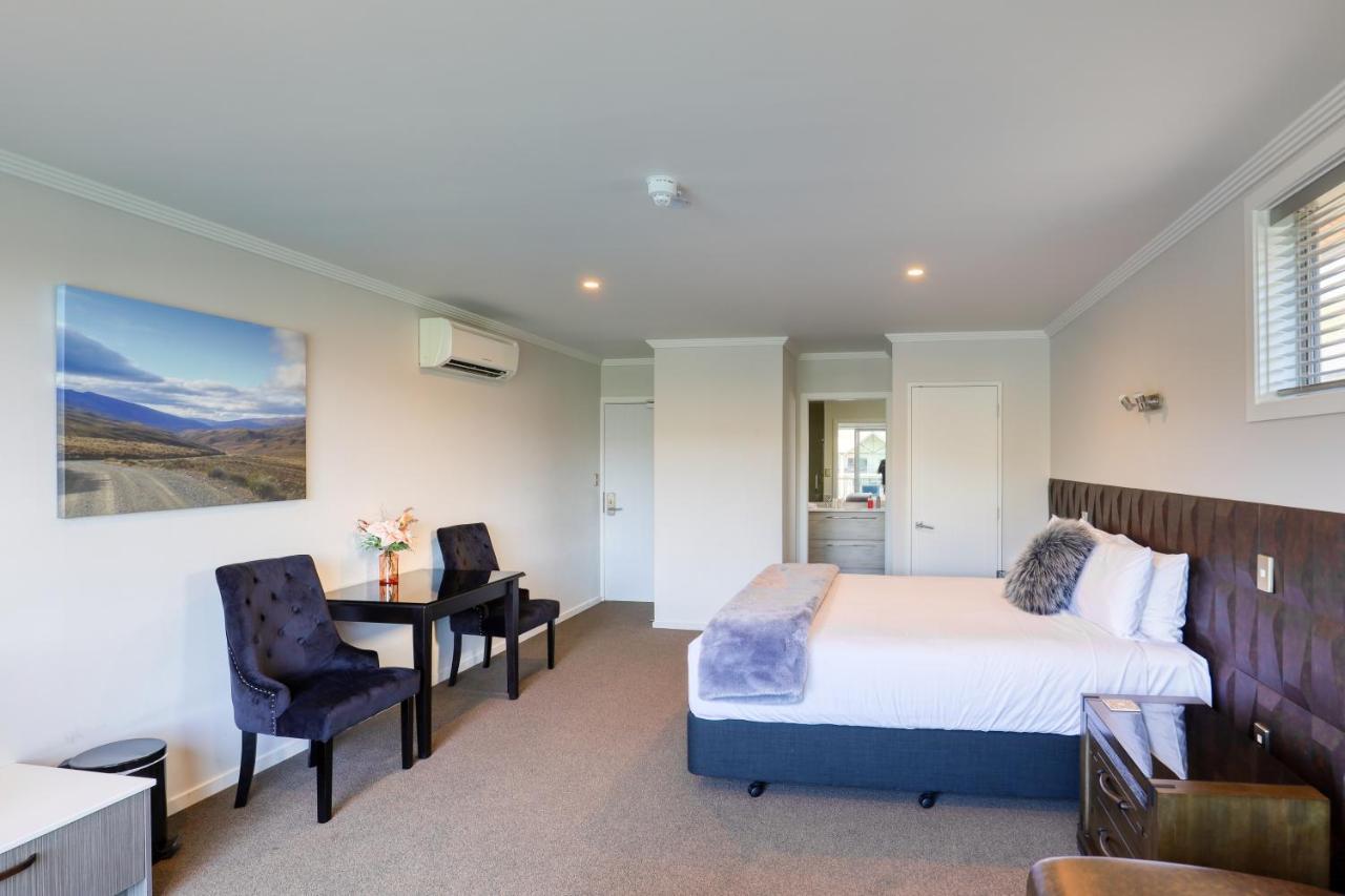 Marsden Lake Resort Central Otago Cromwell Dış mekan fotoğraf A room at the hotel