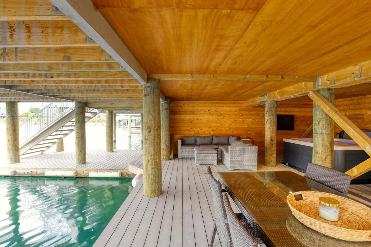 Marsden Lake Resort Central Otago Cromwell Dış mekan fotoğraf The interior of the pool house