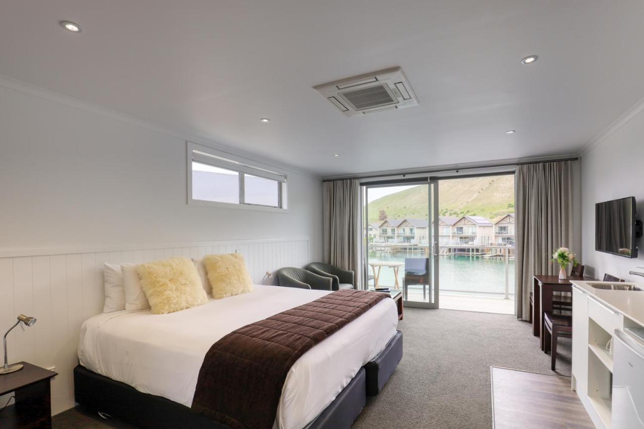 Marsden Lake Resort Central Otago Cromwell Dış mekan fotoğraf A typical hotel room