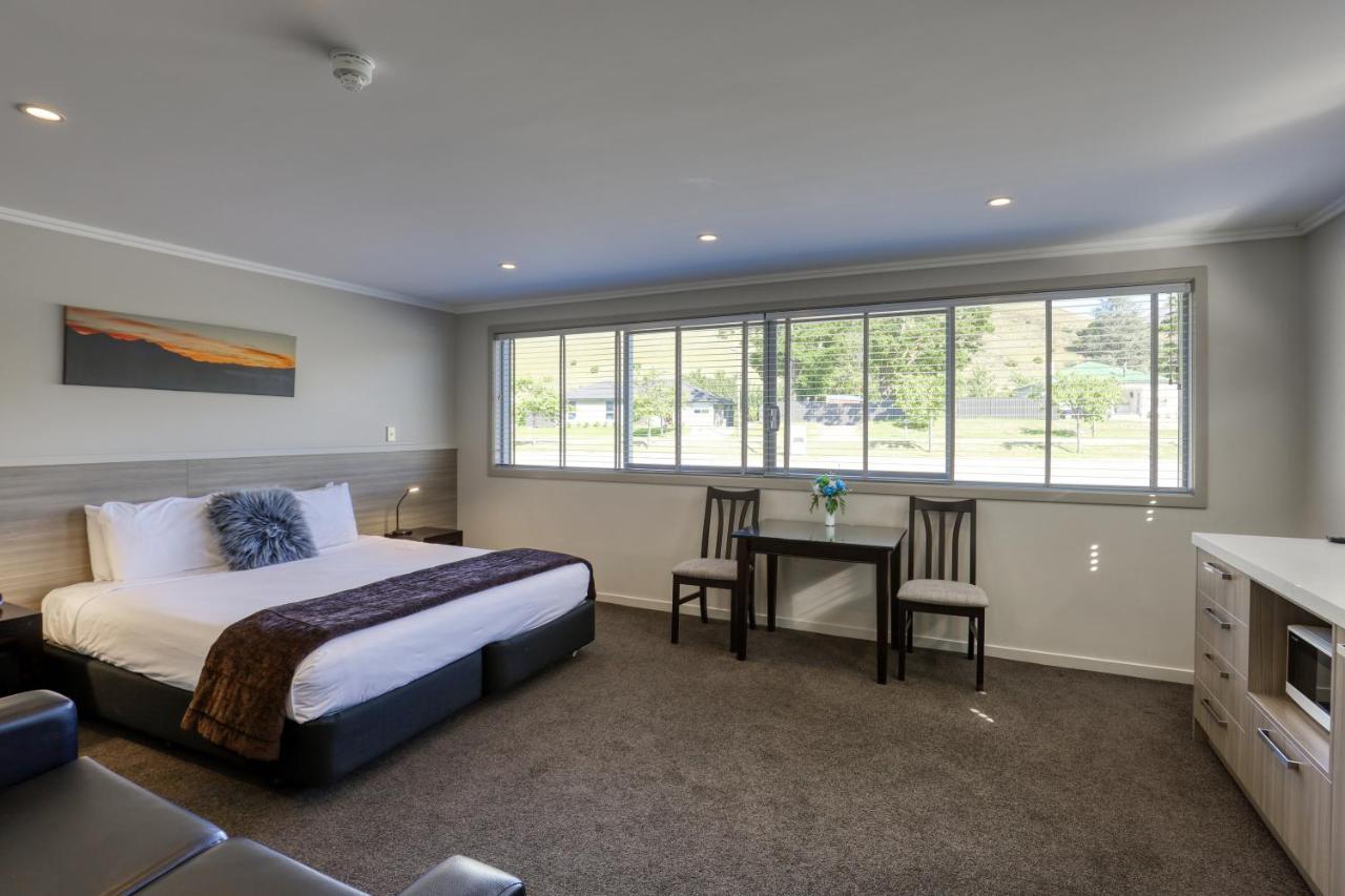 Marsden Lake Resort Central Otago Cromwell Dış mekan fotoğraf A typical motel room