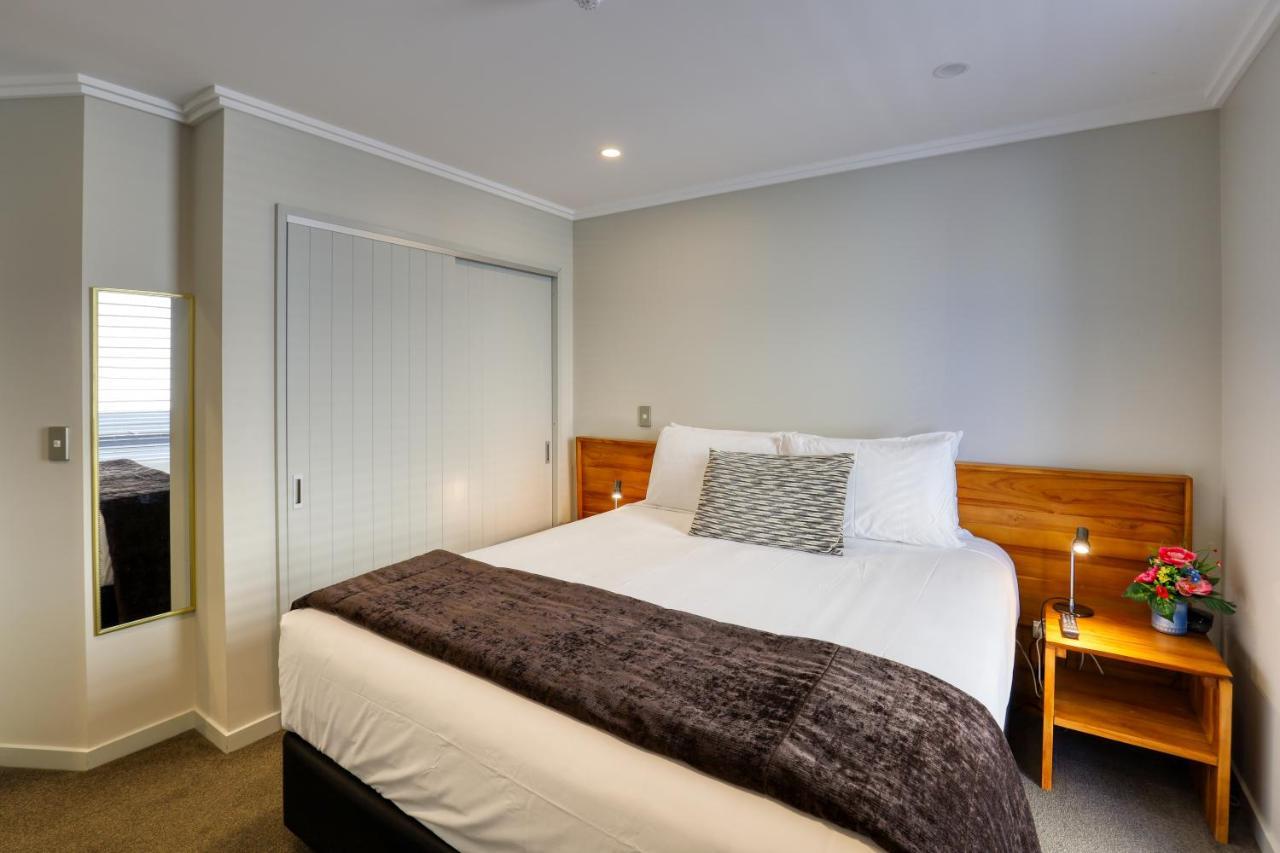 Marsden Lake Resort Central Otago Cromwell Dış mekan fotoğraf A bedroom at the hotel