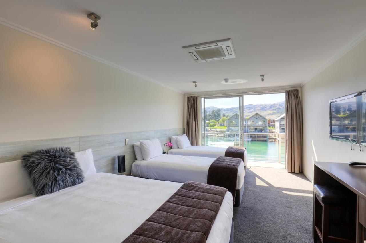 Marsden Lake Resort Central Otago Cromwell Dış mekan fotoğraf A typical hotel room