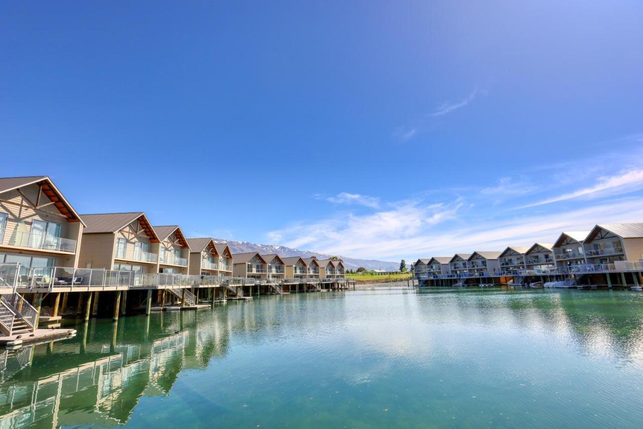 Marsden Lake Resort Central Otago Cromwell Dış mekan fotoğraf The resort at the Blue Lagoon