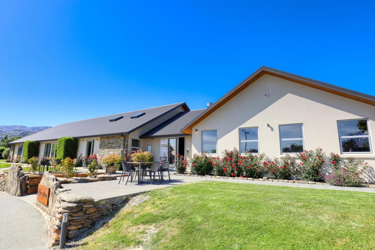 Marsden Lake Resort Central Otago Cromwell Dış mekan fotoğraf The Lodge at Waihi
