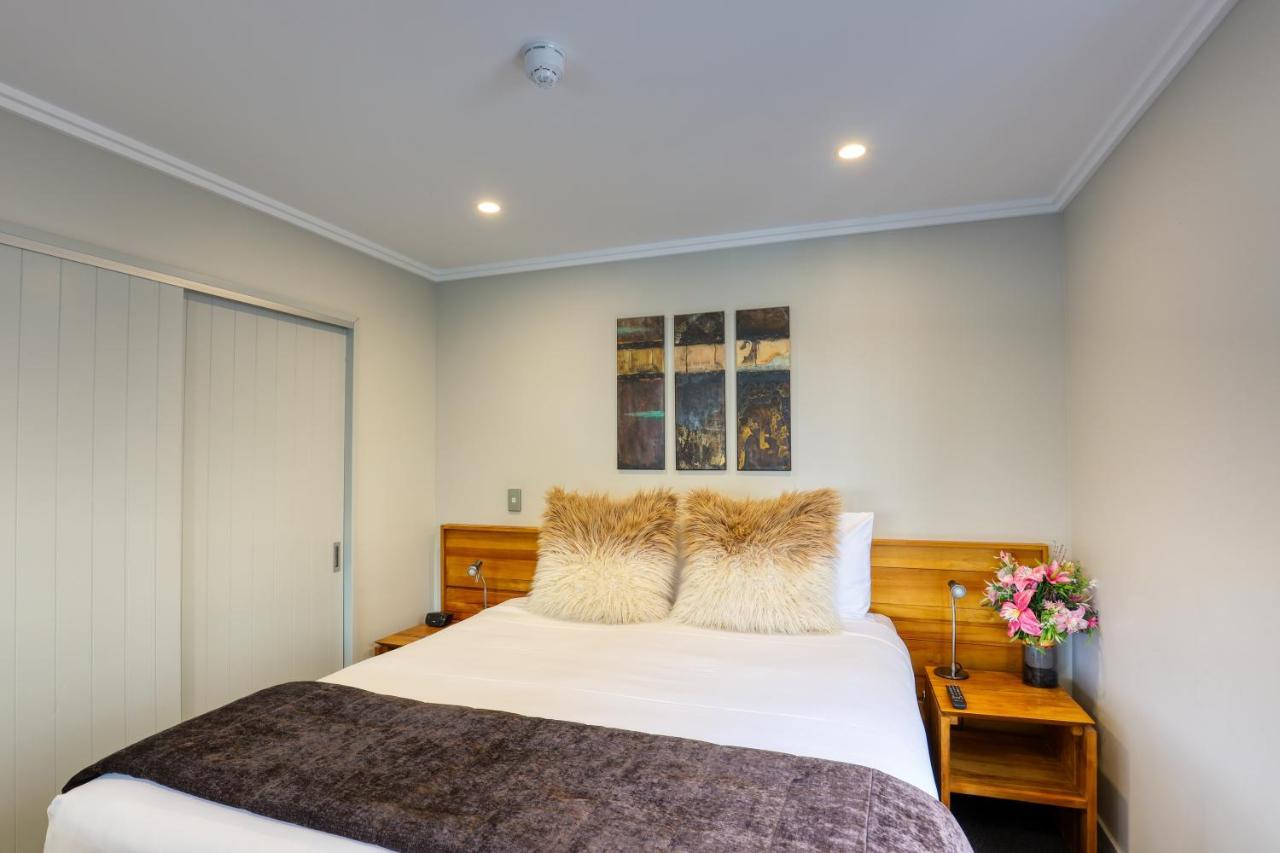 Marsden Lake Resort Central Otago Cromwell Dış mekan fotoğraf A bedroom at the hotel
