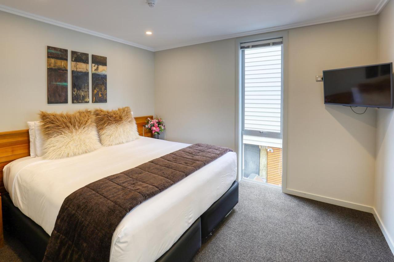 Marsden Lake Resort Central Otago Cromwell Dış mekan fotoğraf A typical bedroom at the hotel