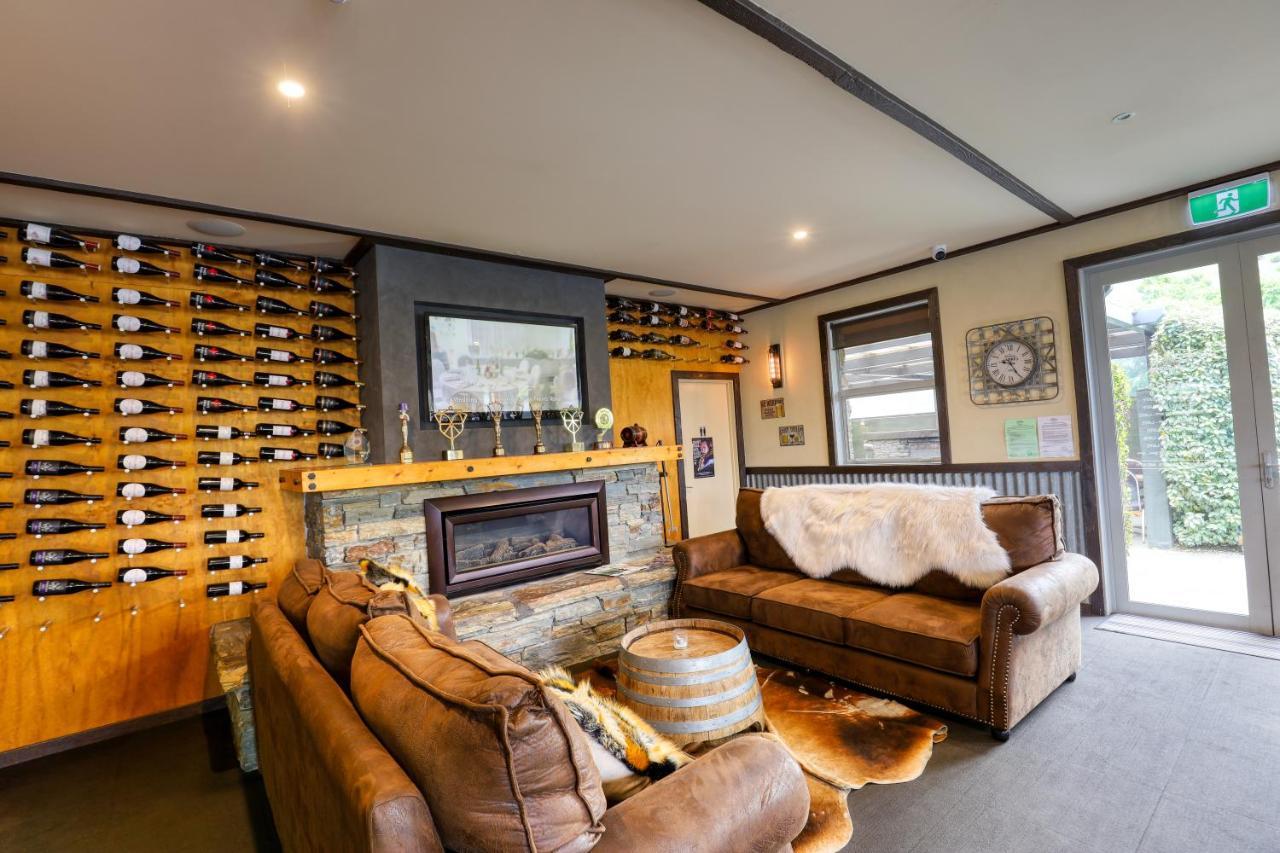 Marsden Lake Resort Central Otago Cromwell Dış mekan fotoğraf The tasting room at the Te Muna Road winery
