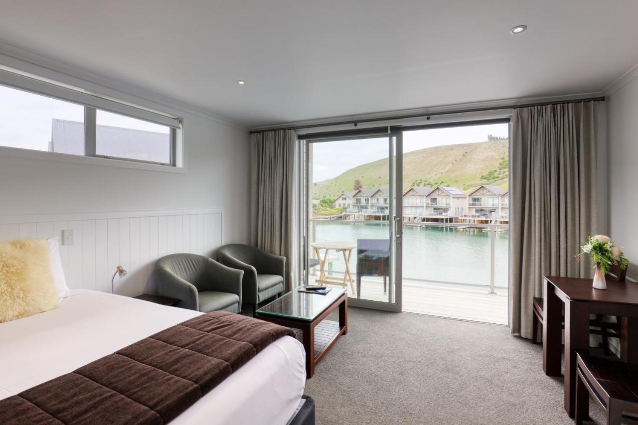 Marsden Lake Resort Central Otago Cromwell Dış mekan fotoğraf A room at the Jack's Point hotel