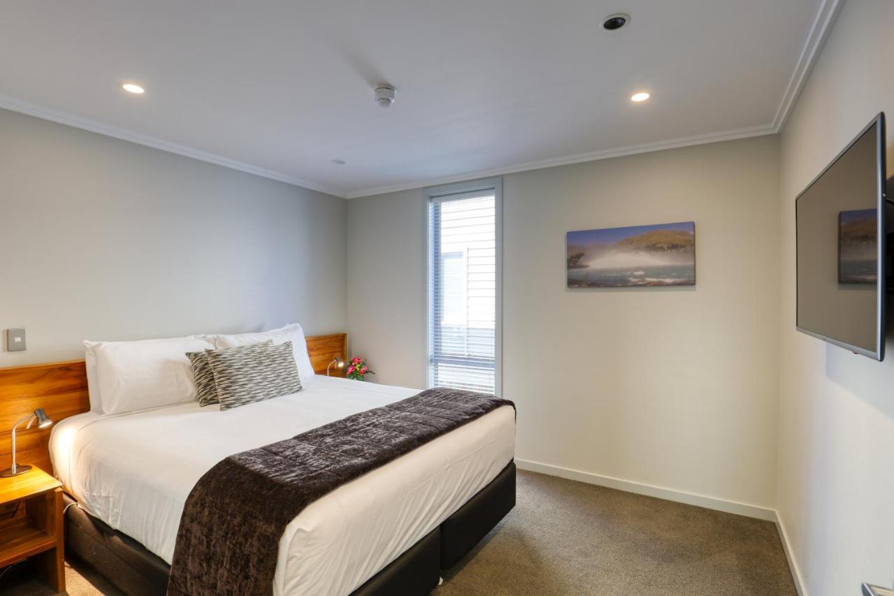 Marsden Lake Resort Central Otago Cromwell Dış mekan fotoğraf A bedroom at the hotel