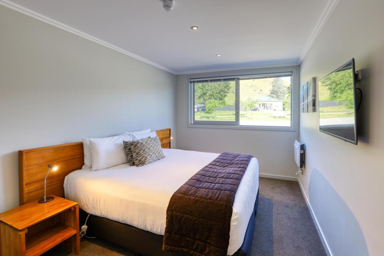 Marsden Lake Resort Central Otago Cromwell Dış mekan fotoğraf A typical motel room